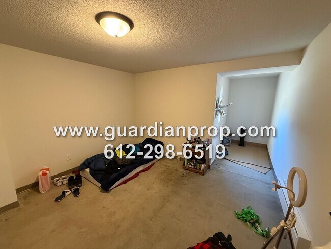 Building Photo - 7535 Cloman Way E