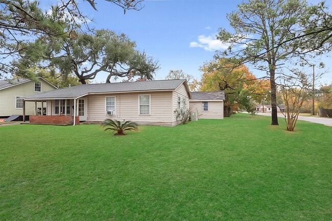 Building Photo - 727 S Iowa St