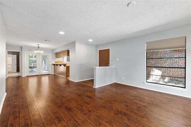 Building Photo - 8506 Mesa Dr
