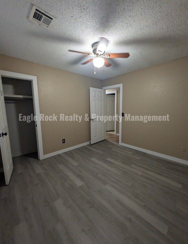 Building Photo - Tulsa House for Rent (3beds/2baths)