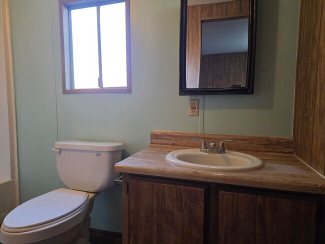 Building Photo - 2 Bedroom/2Bath Mobile home with Arizona Room and Fully Fenced Yard.