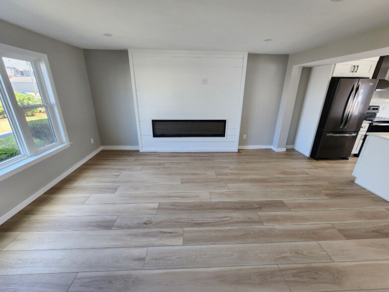 Building Photo - 275 North End Blvd