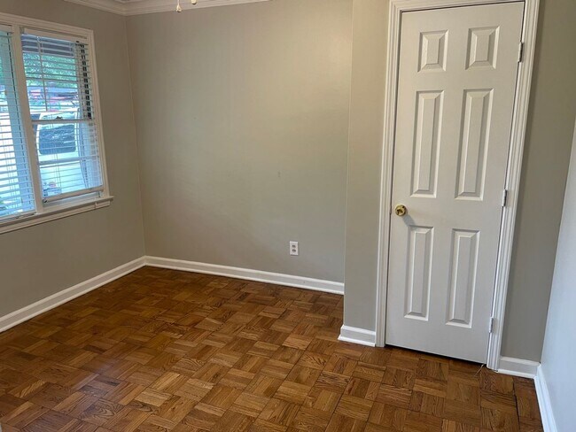 Building Photo - Spacious 4-Bedroom Home Just Minutes from the University of Memphis!