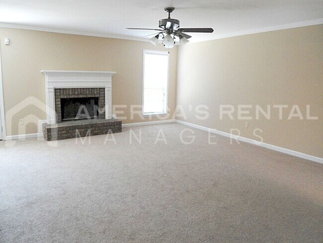 Building Photo - DEPOSIT PENDING Wonderful Town Home in Gardendale, AL... COMING SOON!