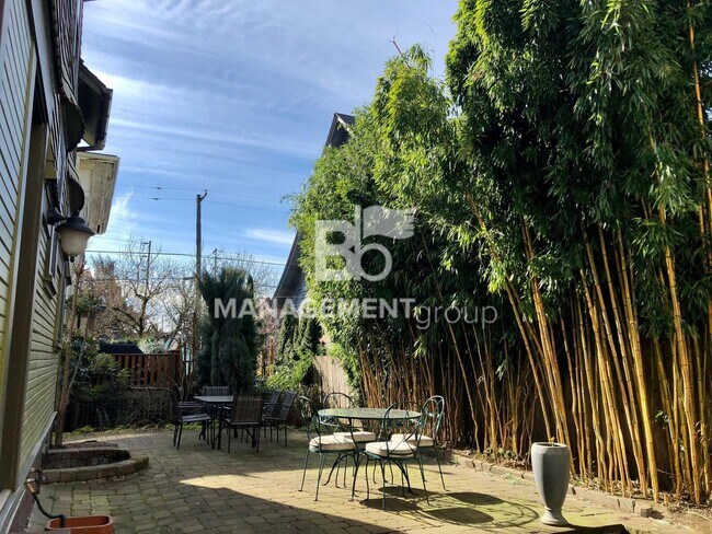 Building Photo - Close-In NE Portland Victorian Offers  Perfect Blend of  Old Charm with Newer Amenities. Lush Pri...