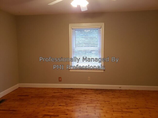 Building Photo - 909 Haynes Dr