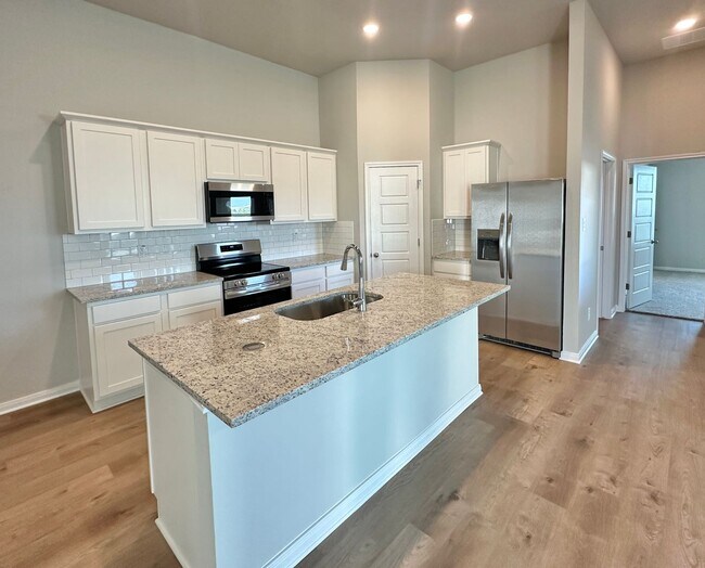 Building Photo - Luxury 3-Bed, 2-Bath in Emma Park!