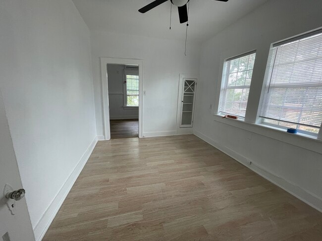 Building Photo - 1623 N Interstate 35