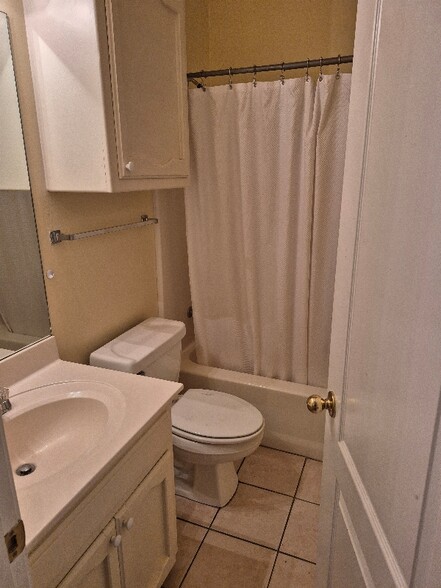 Building Photo - 152 S Foster Dr