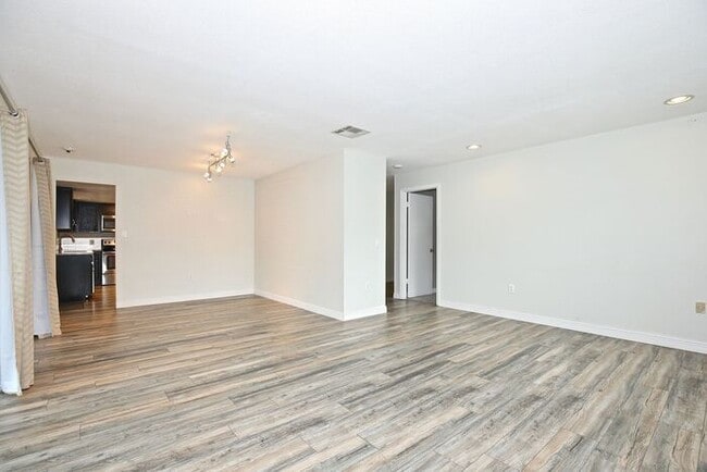 Building Photo - Gorgeous 4/2 Pool Home with a Covered Patio and a Large Fenced Backyard Located in Dr. Phillip's ...