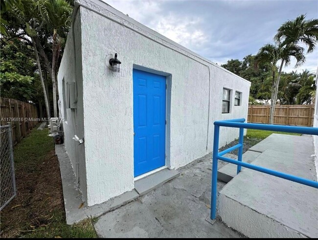 Building Photo - 2529 NE 181st St