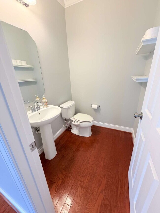 Building Photo - "Stylish 3-Bedroom Townhouse Featuring Granite Countertops & Cozy Fireplace in Winston-Salem"