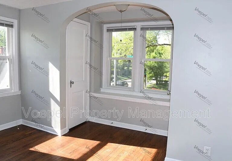 Building Photo - 1291 W Gregory Blvd