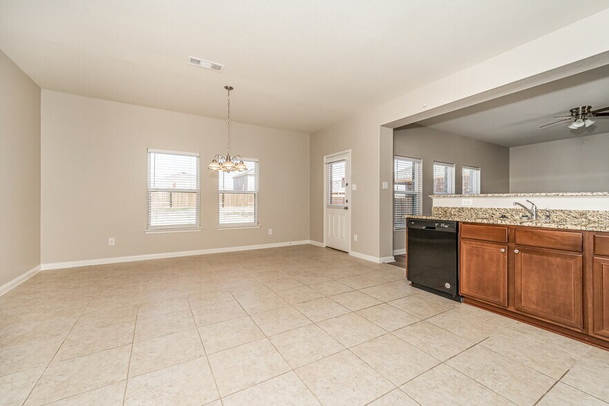 Building Photo - 1226 Juniper Dr