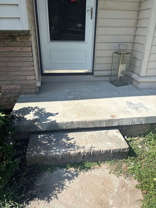 Building Photo - 6225 Branch Hill Cir