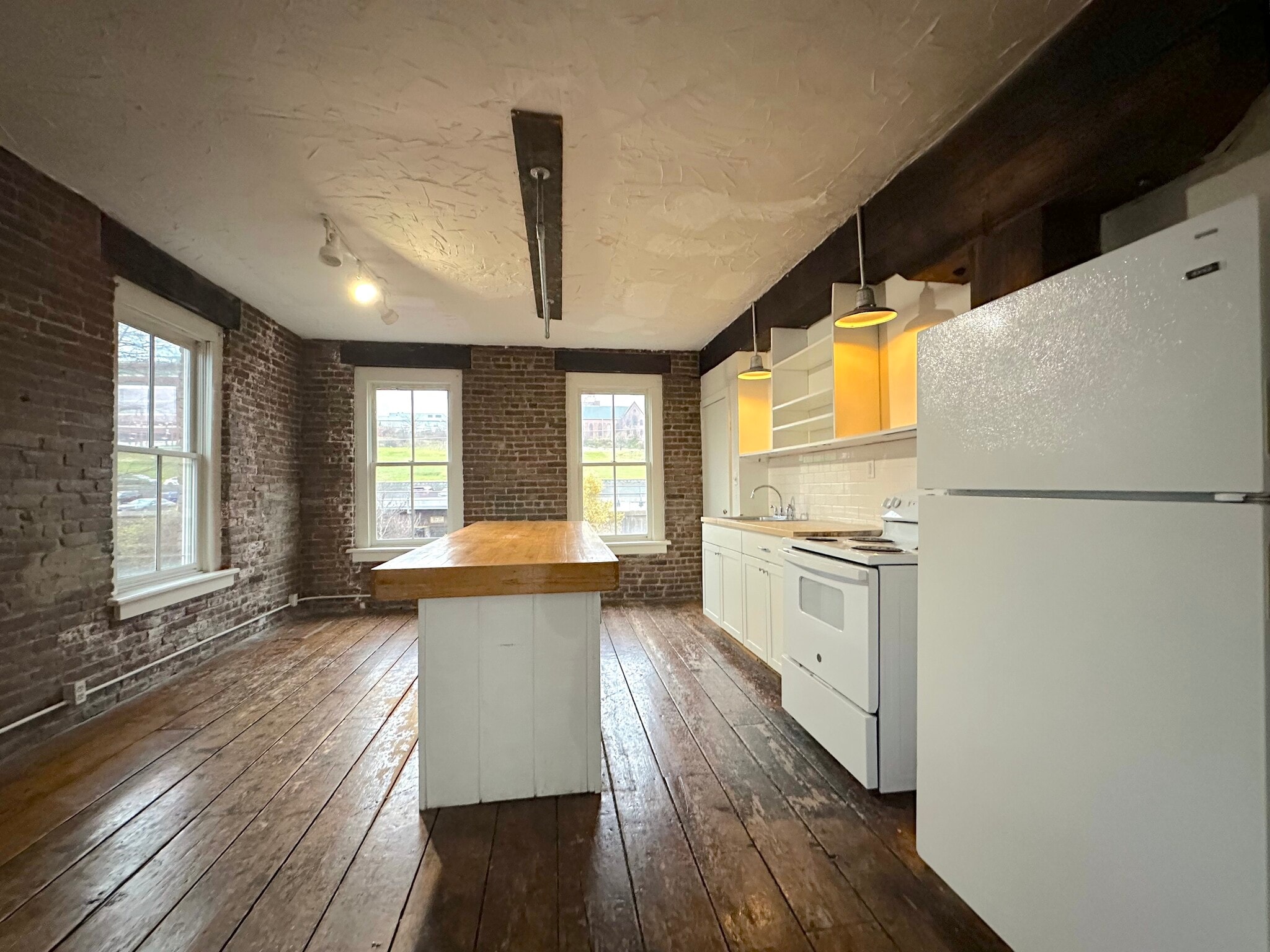 Building Photo - 12 Front St