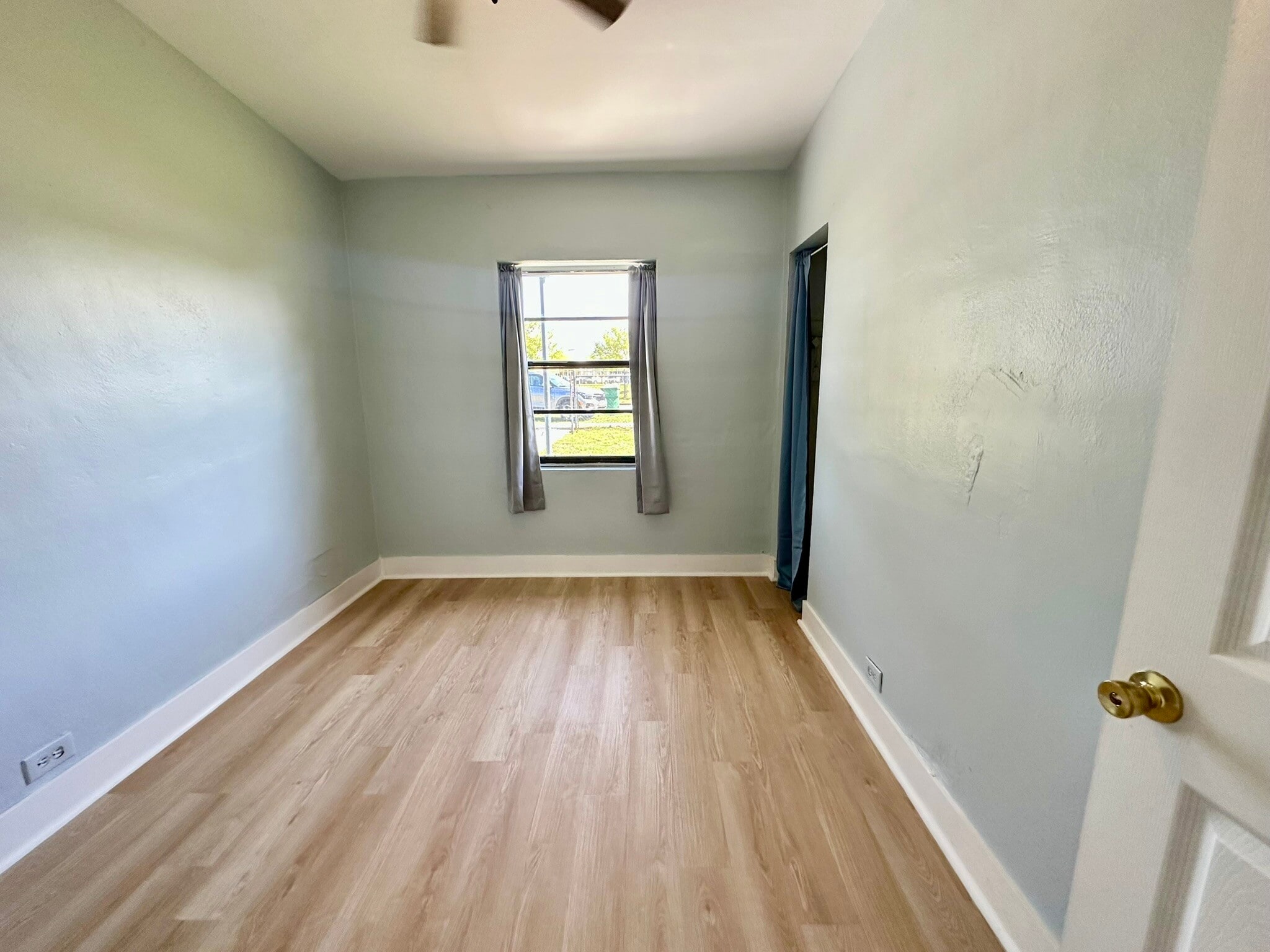 Building Photo - 15920 Bunche Park School Dr