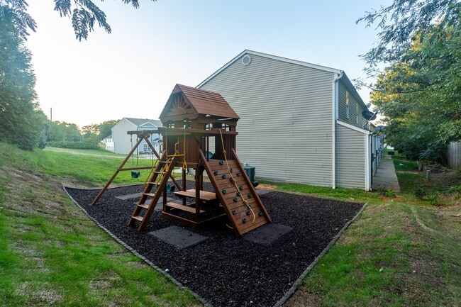 Building Photo - 244 Halo Dr