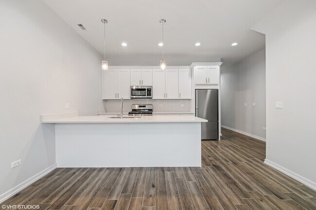 Building Photo - 2801 W Warren Blvd