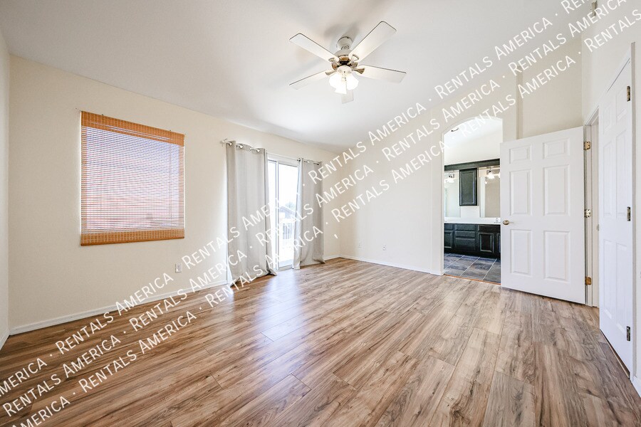 Building Photo - 1372 W Thompson Way