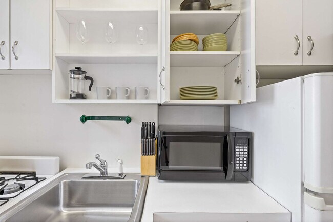 Building Photo - 15-17-17 E 36th St