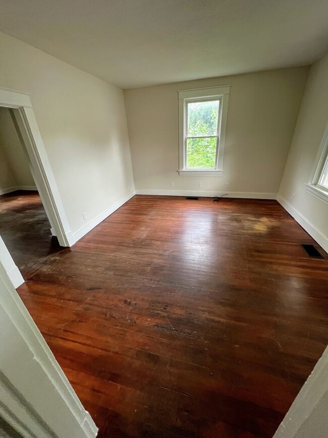 Building Photo - 3 Bedroom Home in Lynchburg