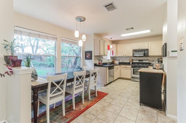 Building Photo - 2912 Feathercrest Dr
