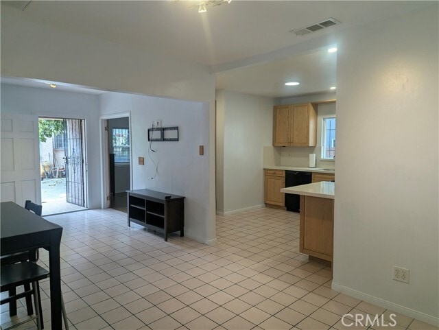 Building Photo - 1447 W 37th Pl