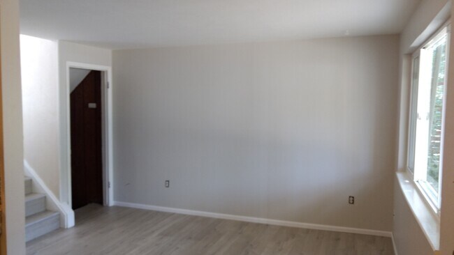 Building Photo - 3 Bed 2 Bath Townhome in Lafayette. NEW PAINT, REMODELLED BATH.