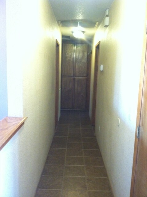 Building Photo - 3 BEDROOM VICTORVILLE HOME ON SPACIOUS LOT IN VICTORVILLE