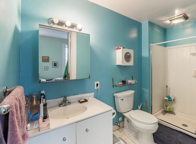 Building Photo - 206 S 43rd St