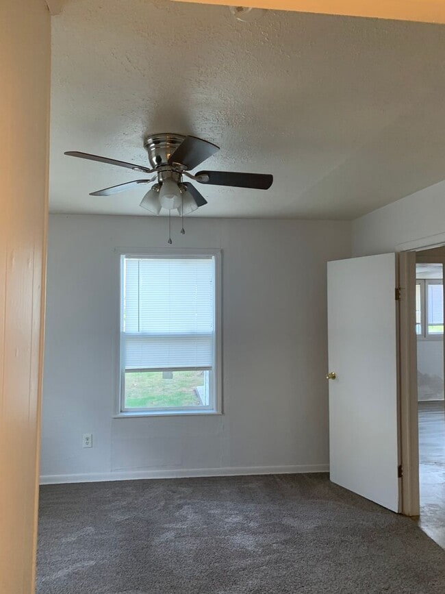 Building Photo - 2 Bedroom 1 Bath house Ready December 1st!
