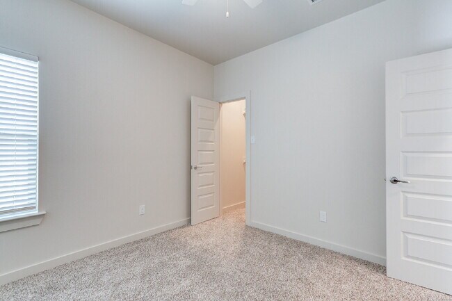 Building Photo - Brand new townhomes in Frenship East!