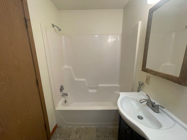 Building Photo - 3 Bedroom Townhome Close to College Avenue