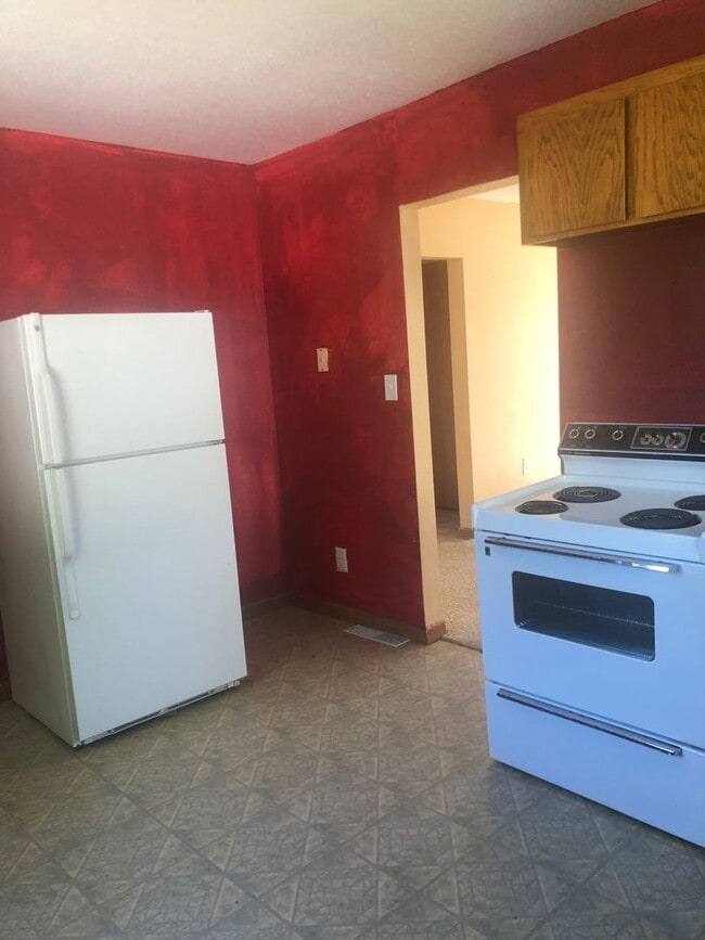 Building Photo - Spacious| Pet Friendly| Garage