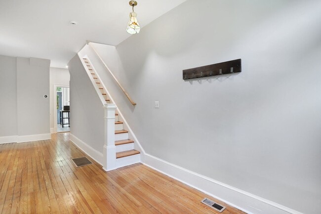 Building Photo - Charming Capitol Hill House| Don't miss the 3D-TOUR!