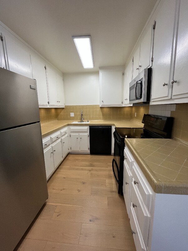 Building Photo - 30 Corwin St