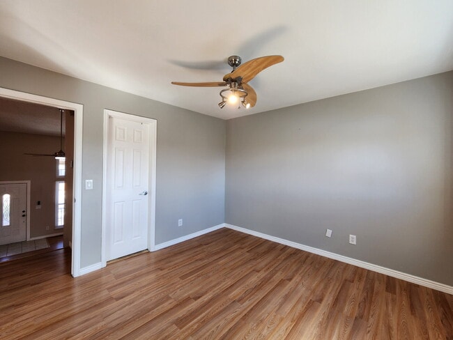 Building Photo - Beautiful 3 Bedroom Home In Great Neighborhood!