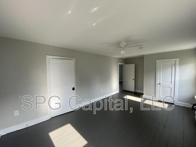 Building Photo - 114 Park St