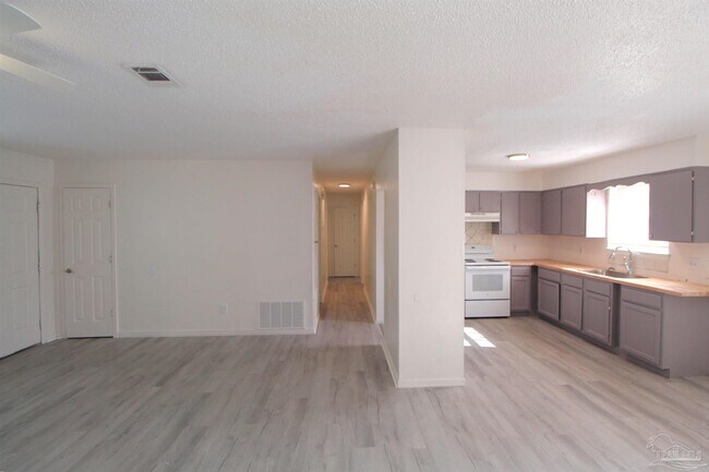 Building Photo - 2217 Kingfisher Way