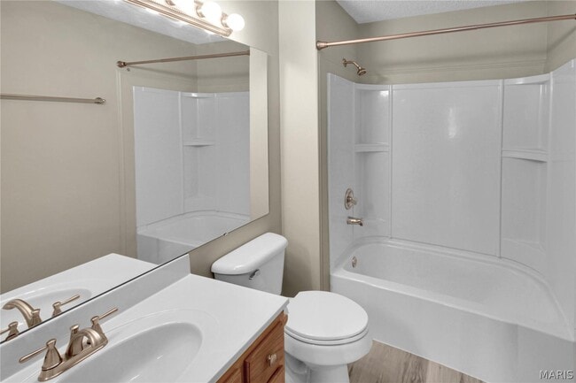 Building Photo - 13831 Amiot Dr