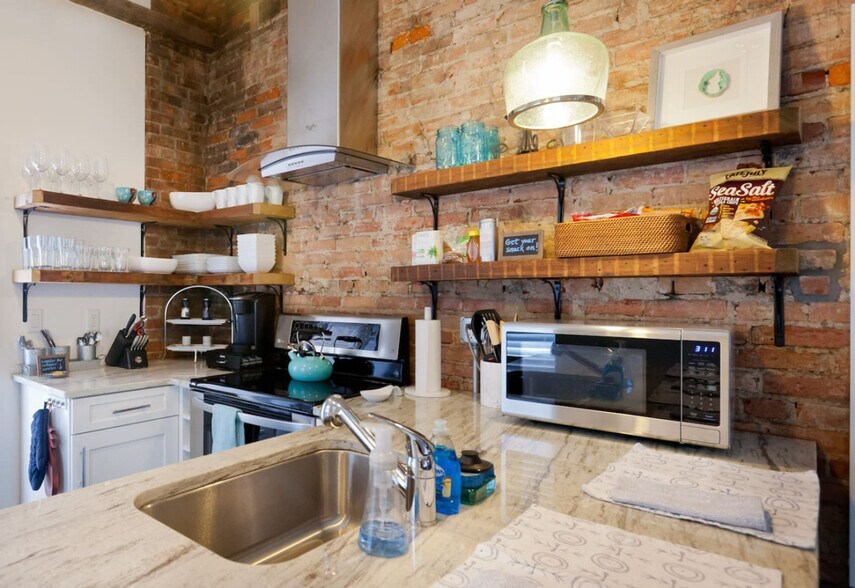 Building Photo - 202 Magnolia St