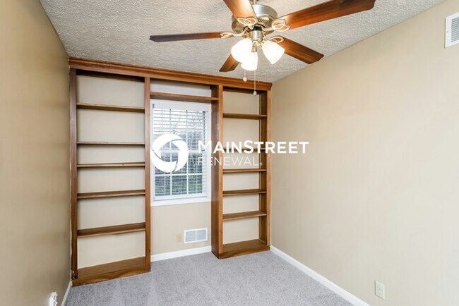 Building Photo - 3 Bedroom Pet-Friendly Home in Louisville,...