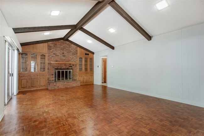 Building Photo - 6105 E University Blvd