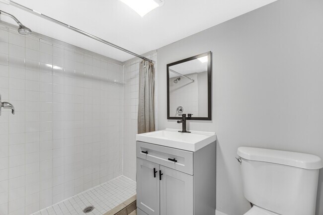 Building Photo - 1817 N Honore St