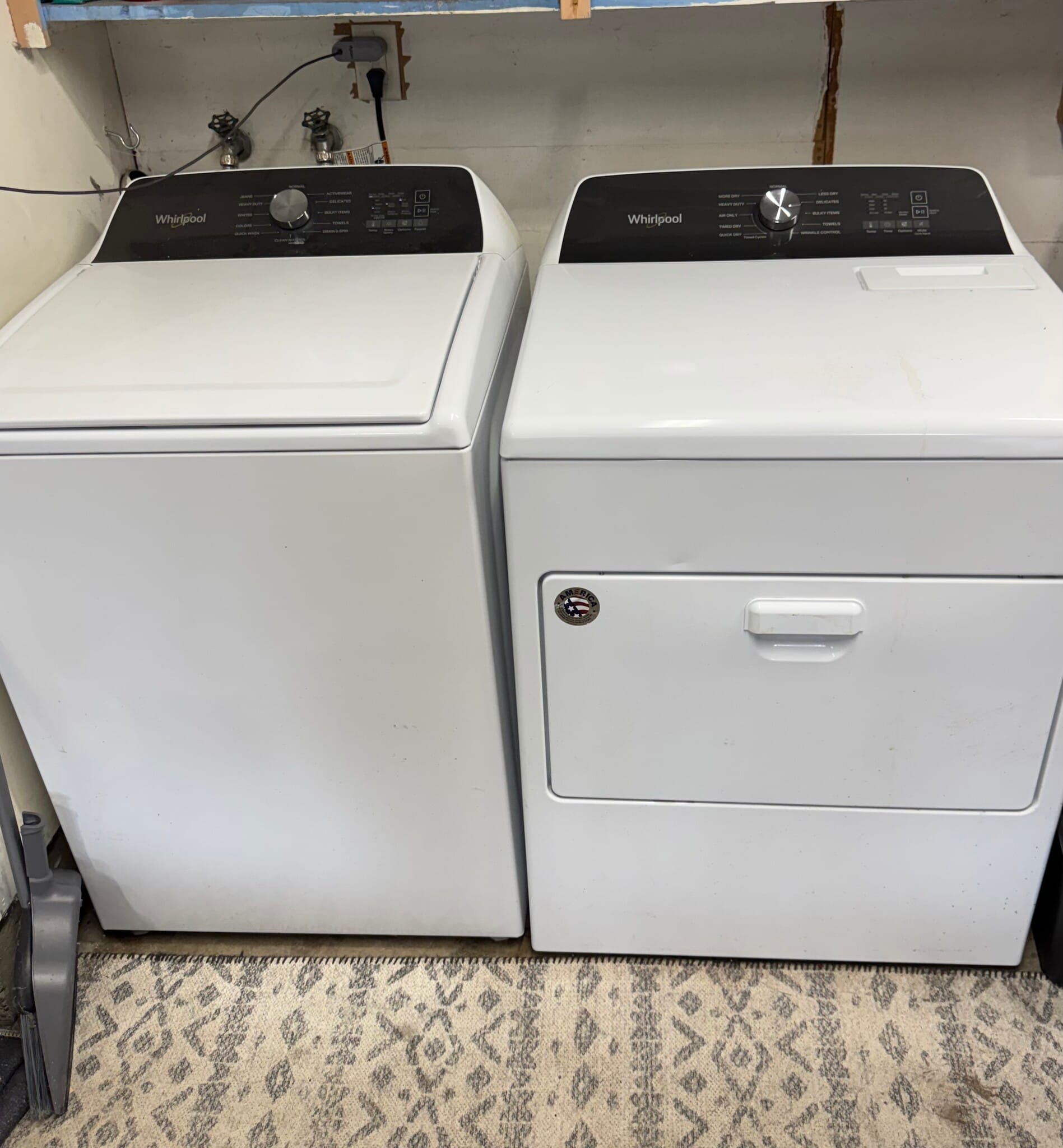 Building Photo - 2327 Don St