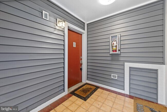 Building Photo - 1127 Lake Heron Dr