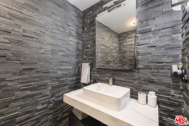 Building Photo - 2271 Gloaming Way