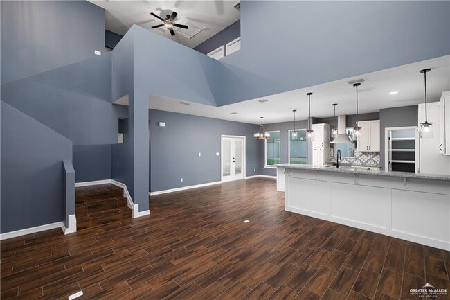 Building Photo - 1517 E Optimum Dr
