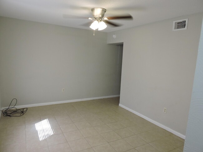 Building Photo - 103 Hampton Dr